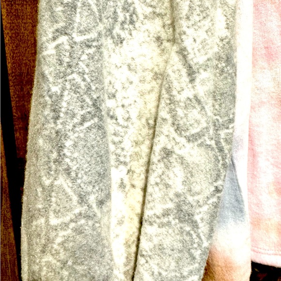 NWOT Vanilla Bay Long Sleeve Tie Dye Python Sleeve Top - Picture 9 of 15